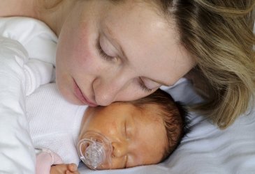 Желтушка у новорожденного? Что делать и как лечить